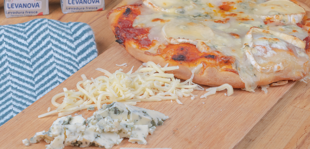 Receta de pizza de cuatro quesos