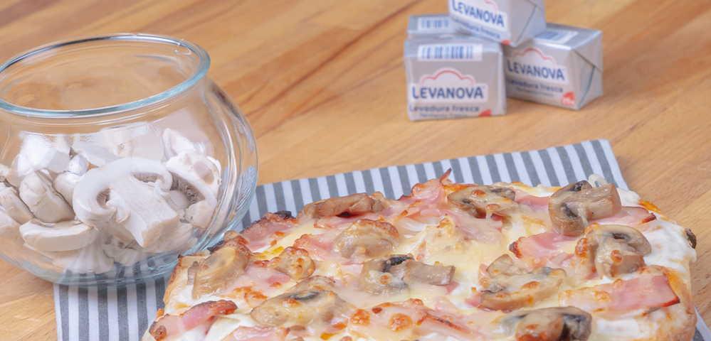Pizza carbonara casera