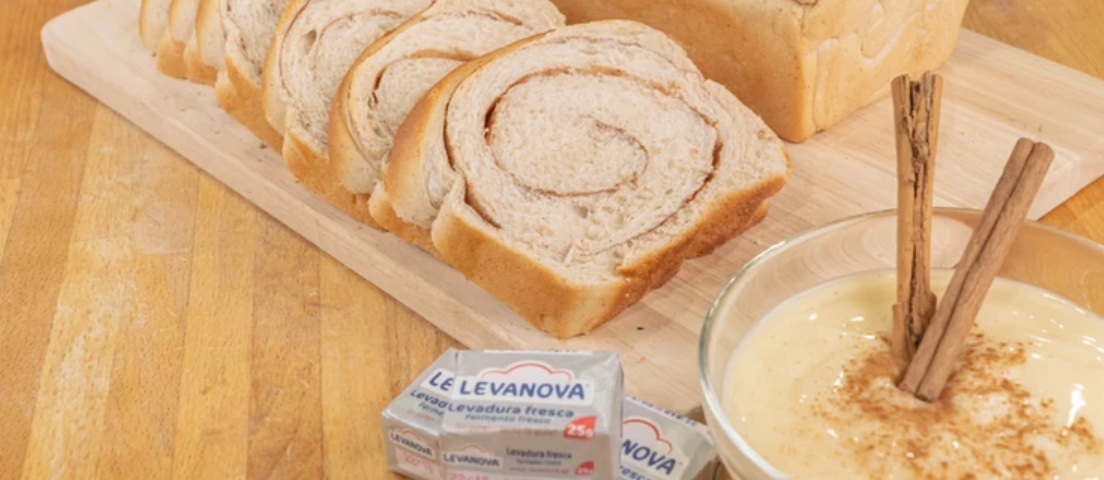 Pan de molde con natillas y canela