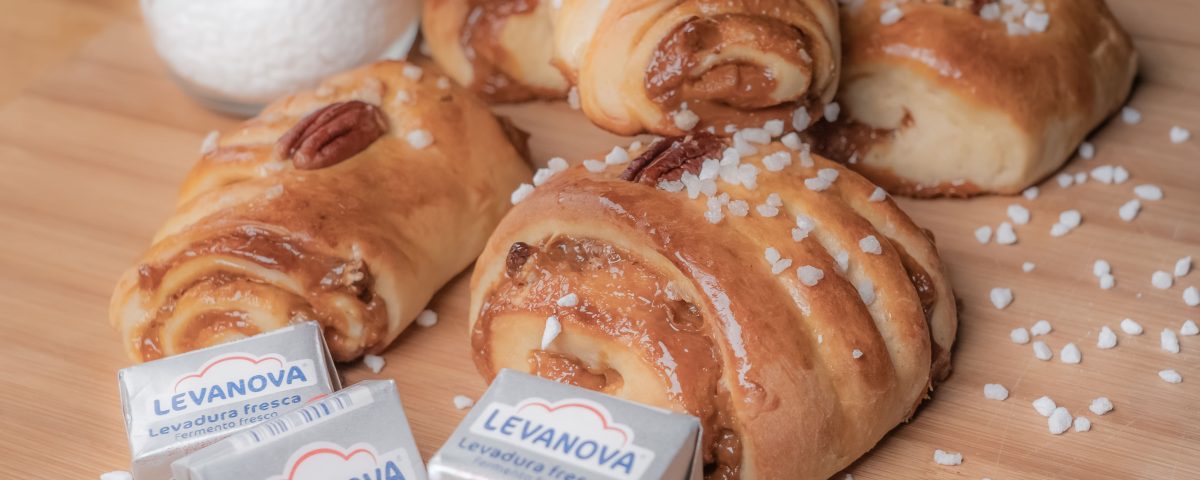 Rollitos de dulce de leche, nueces de pecán y sal en escamas